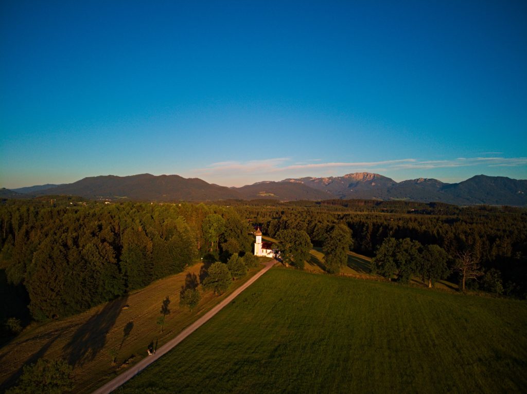 Landschaft mit Bergen